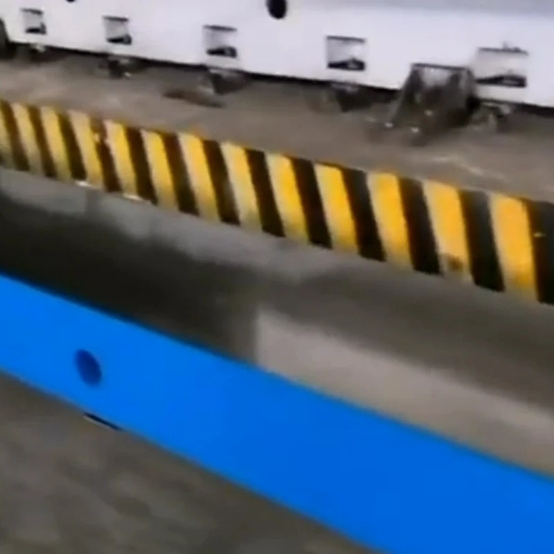 Postavlja se 12 -metrska dolga platforma za varjenje iz litega železa